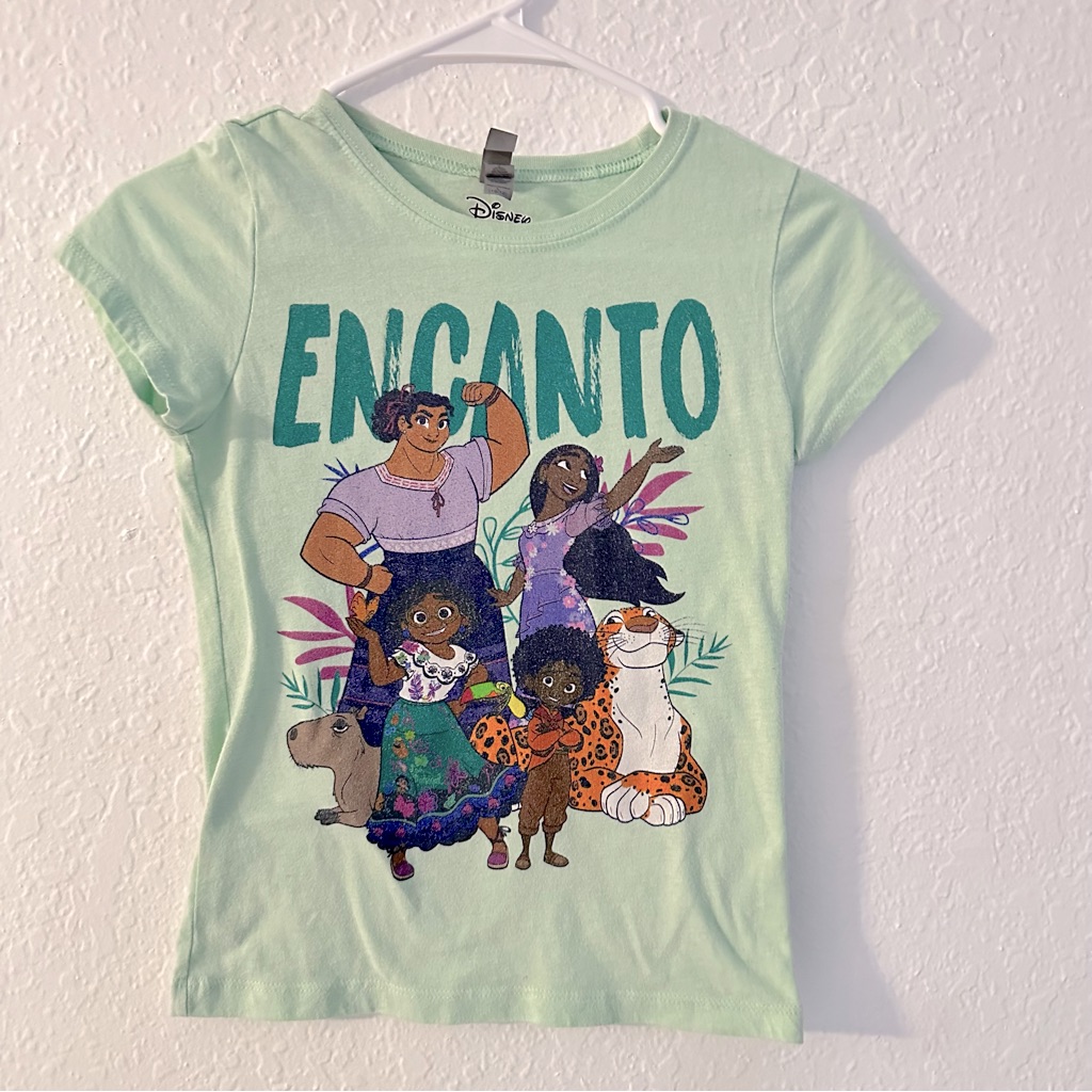 Encanto Tee